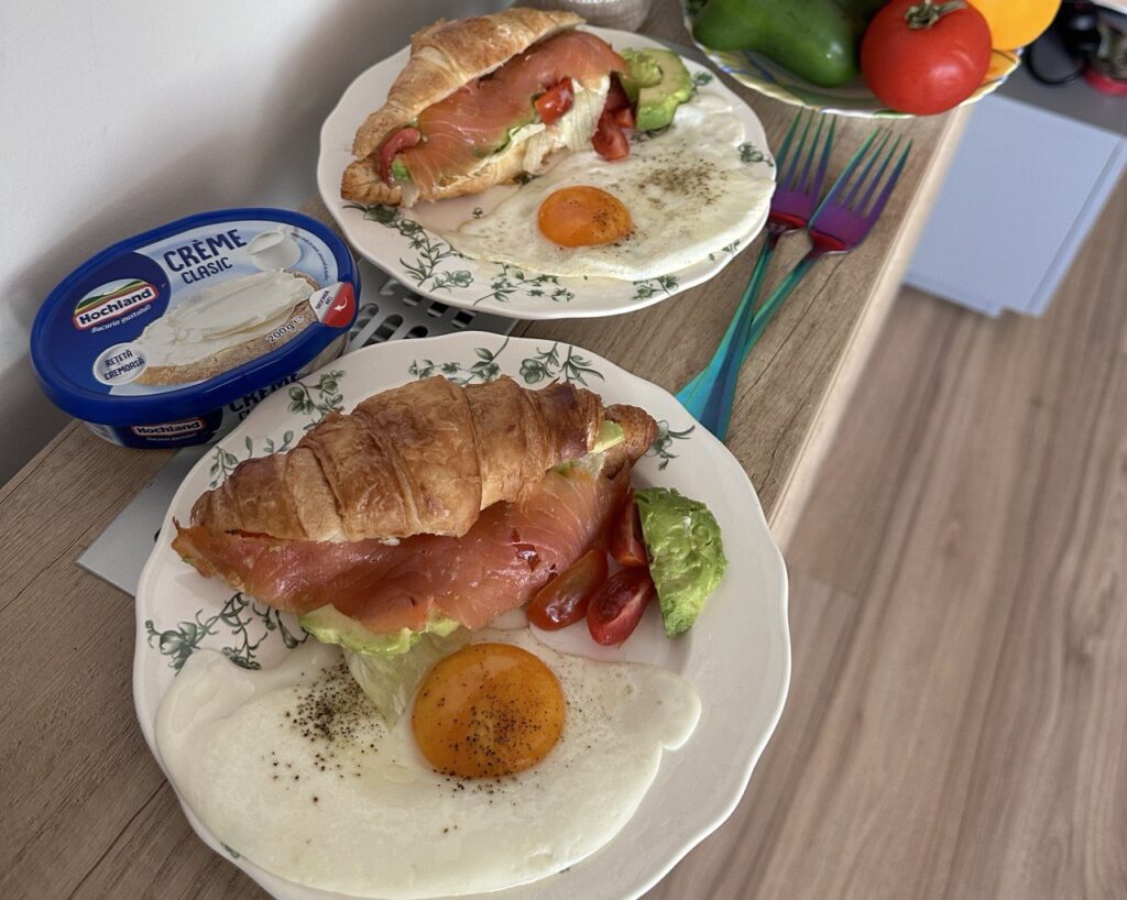 Круасани з червоною рибкою – Закуска для будь-якого столу