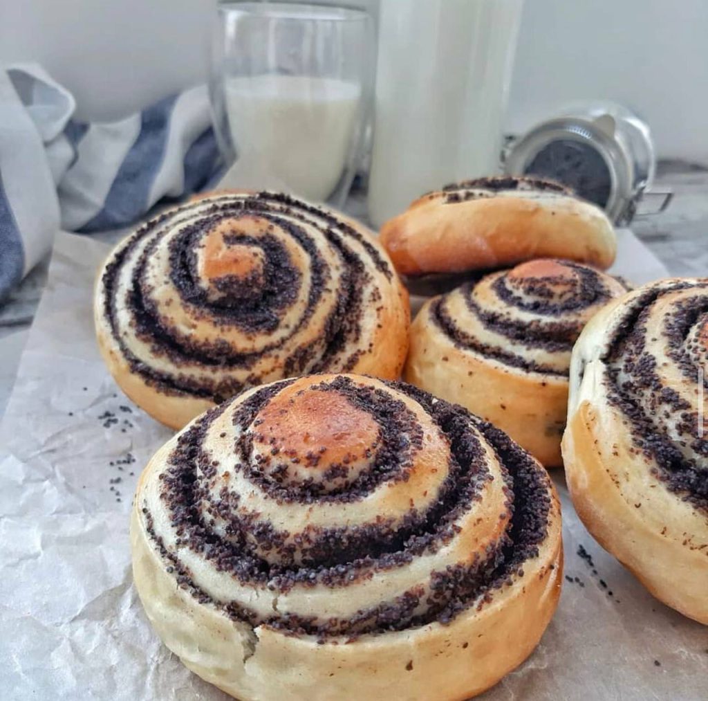 Як приготувати булочки з маком – покроковий рецепт
