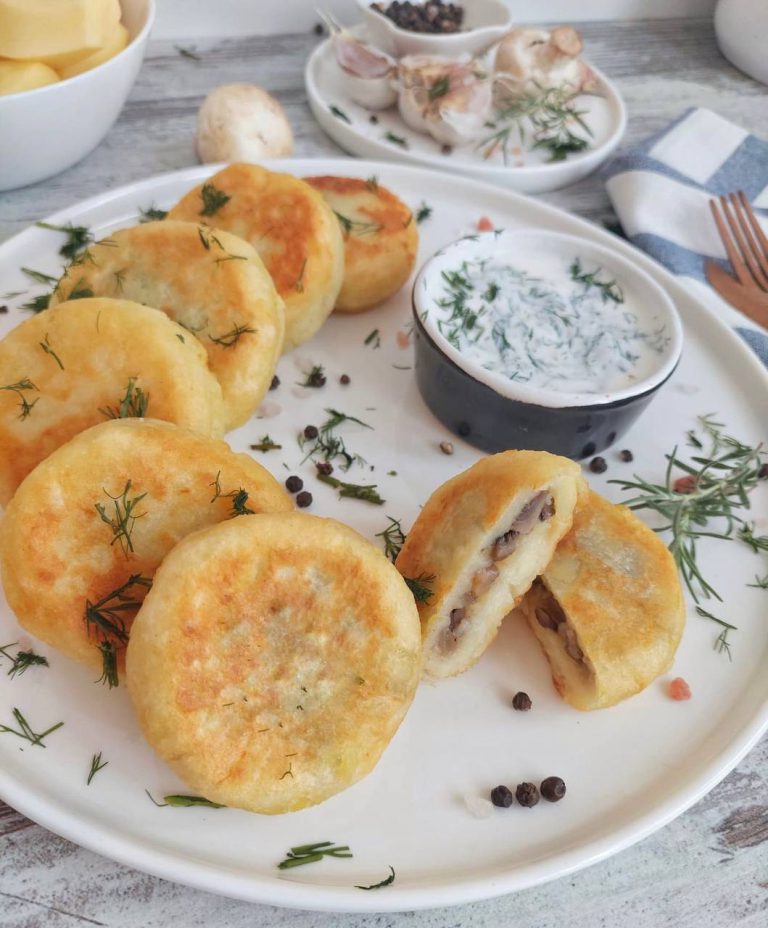 Картопляники з грибами: смачна домашня страва