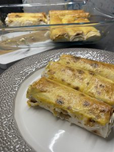 Трубочки з лавашу і кисломолочним сиром – швидкий і смачний рецепт