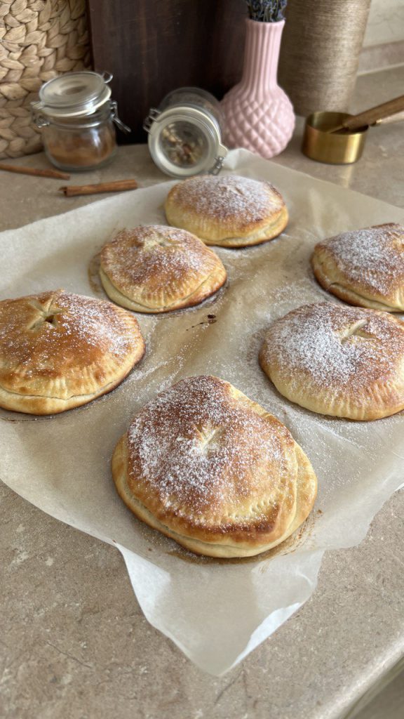 Булочки з яблуками – смачний рецепт для домашньої випічки