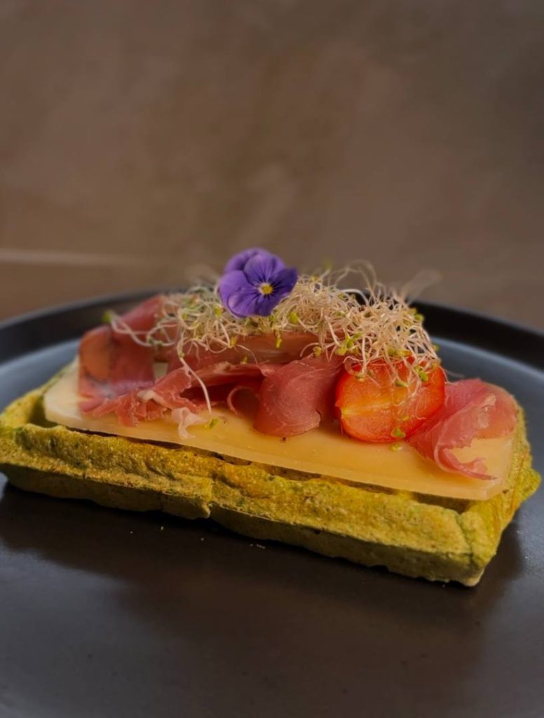 Вафлі зі шпинату – корисна і смачна страва | IamChef
