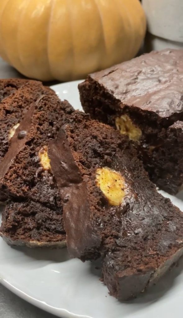Шоколадний кекс з бананом – смачний і ніжний десерт | IamChef