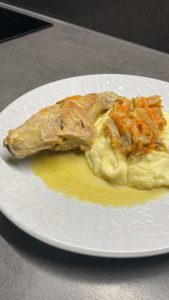 Кролик з розмарином – вишукана страва з ніжним м’ясом і травами | IamChef