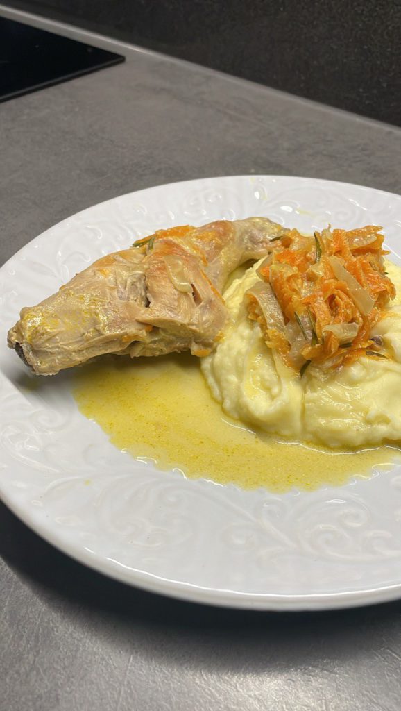 Кролик з розмарином – вишукана страва з ніжним м’ясом і травами | IamChef