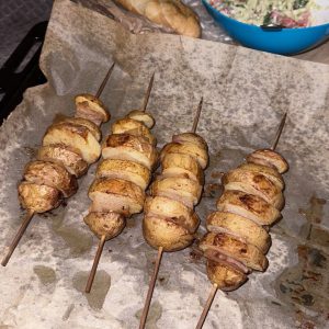 Шашлички з картоплі та сала
