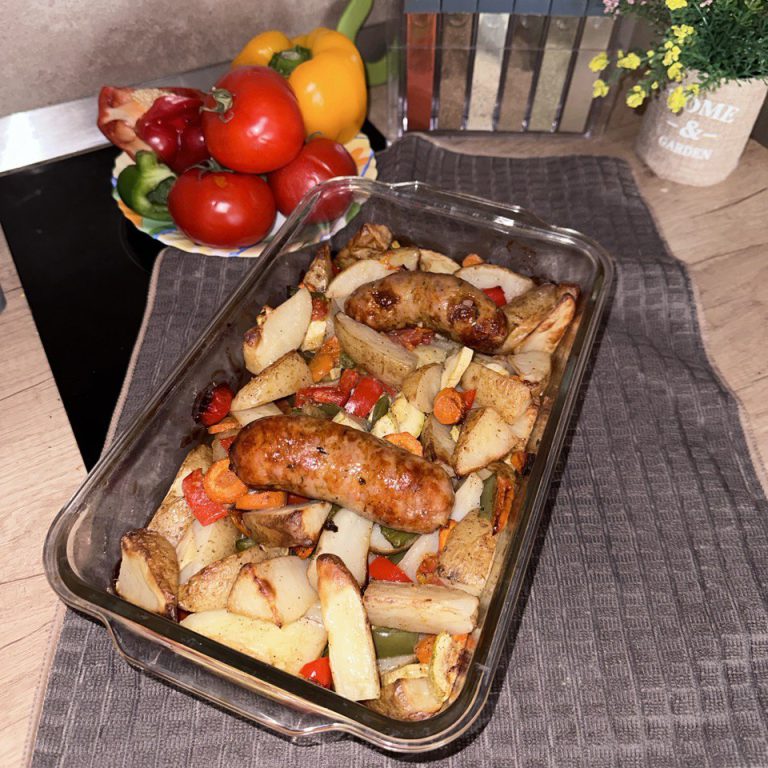 Овочі запечені з ковбасками