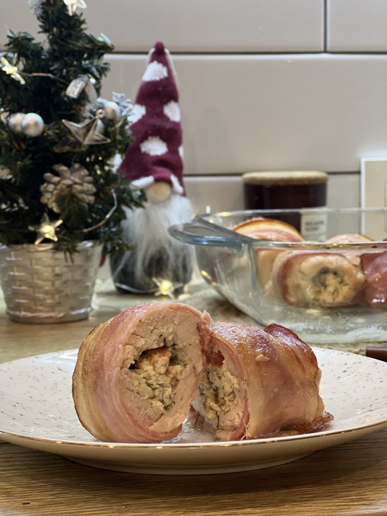 Курячі рулетики в беконі