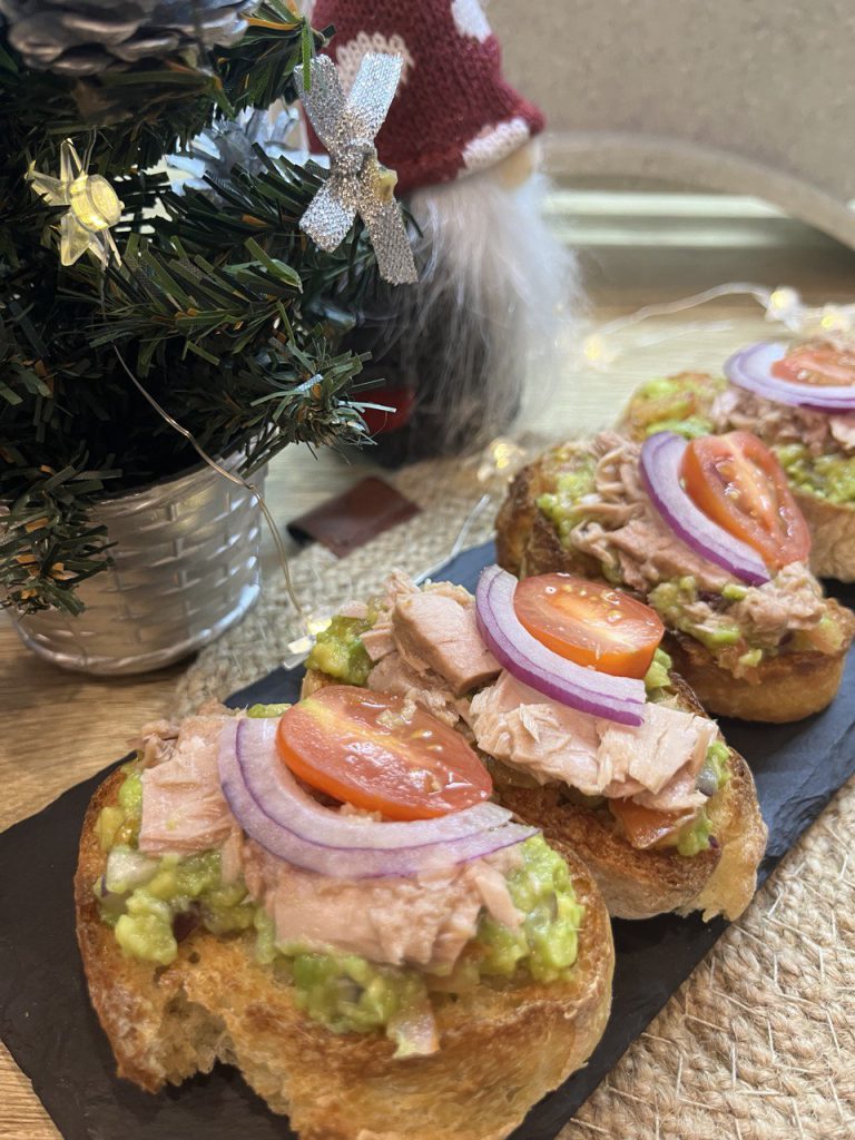 Брускета з тунцем - Рецепт | IamChef