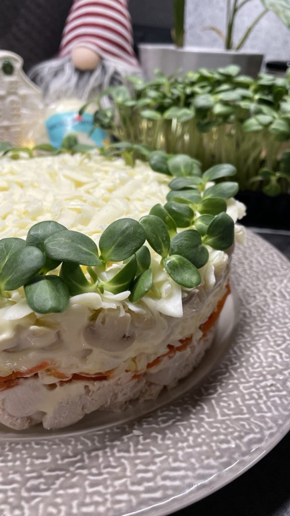 Салат з курочкою, морквою по-корейському та моцарелою