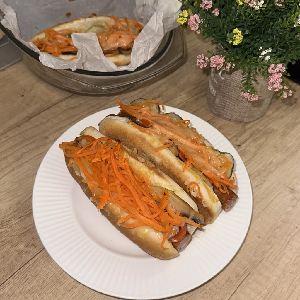 Хот-доги з копченими ковбасками