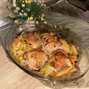 Картопля запечена з куркою в рукаві