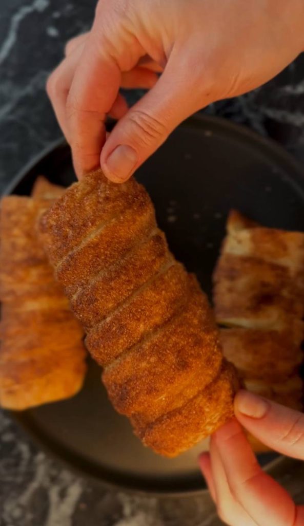 Трубочки з корицею
