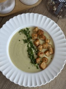 Ніжний кабачковий крем-суп з картоплею та вершками