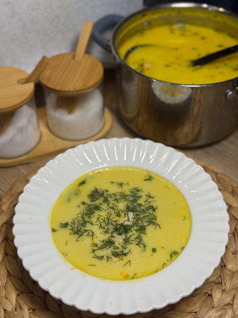 Сирний суп з куркою
