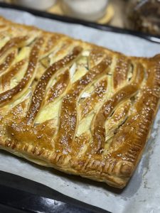 Пиріг з куркою, грибами та сиром Брі