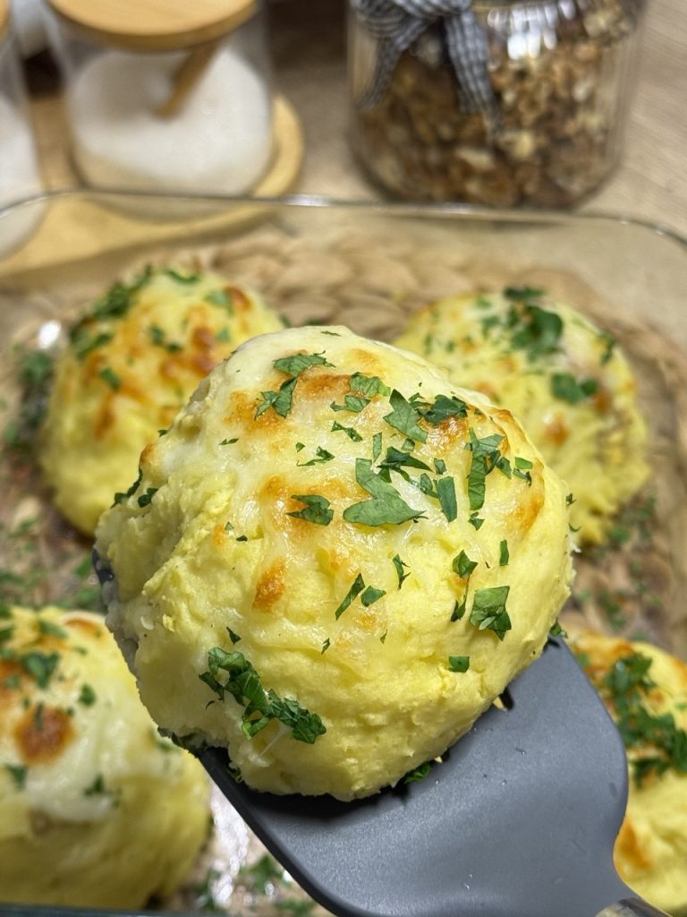 М’ясні кульки в картопляному пюре